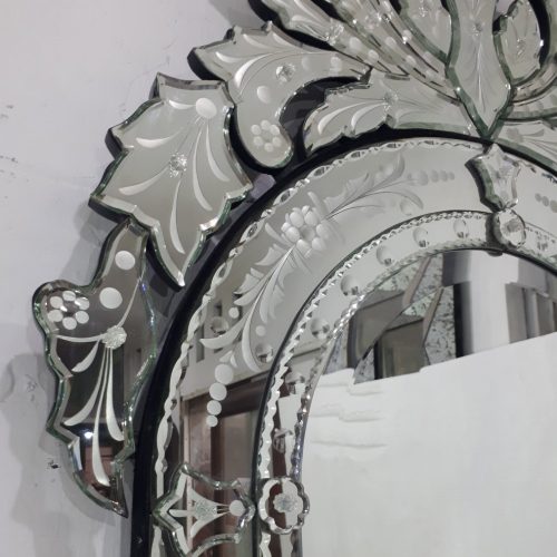 MG 001008 Venetian Mirror Large Tiara 140×70 Tiara – Luxury venetian tiara mirror hand-etched glass with ornate gold frame handcrafted in Indonesia