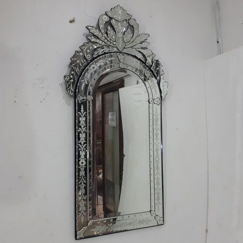 MG 001008 Venetian Mirror Large Tiara 140×70 Tiara kk – Artisan venetian tiara mirror hand-etched glass with ornate gold frame handcrafted in Indonesia