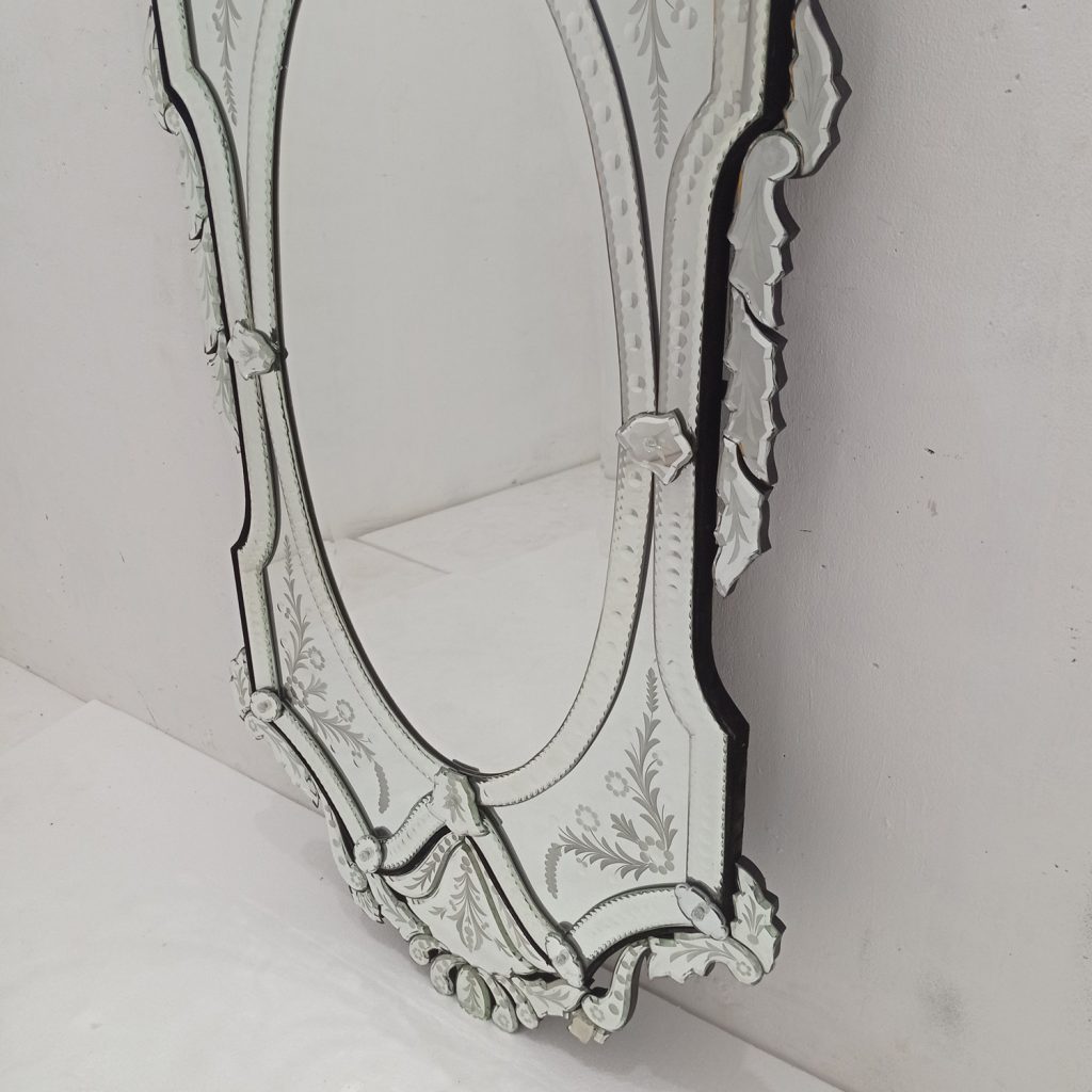MG 001009 Venetian Mirrors Large 140x70cm – Classic venetian mirror hand-etched glass with ornate frame handcrafted in Indonesia
