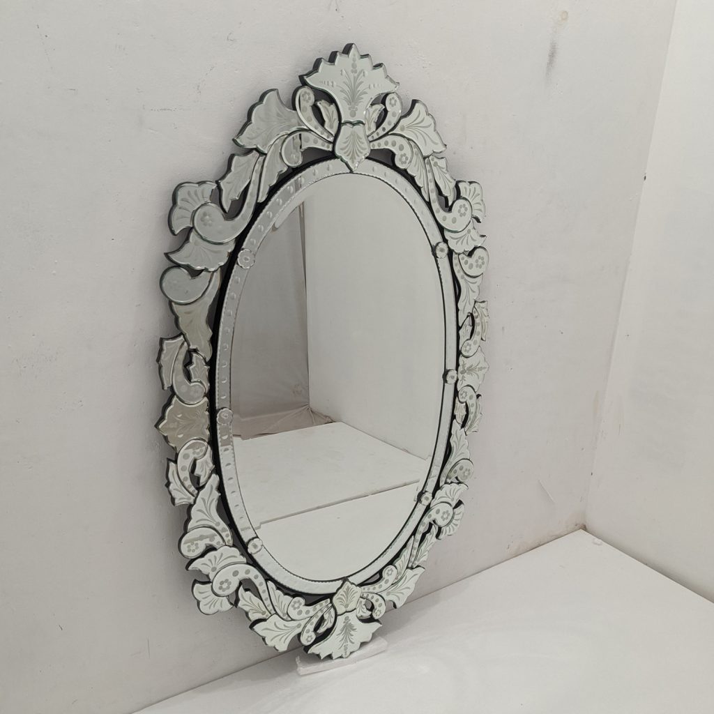 MG 001030 Venetian Mirror Oval Uk 152 cm x 92 cm – Artisan venetian oval mirror hand-etched glass with decorative frame handcrafted in Indonesia