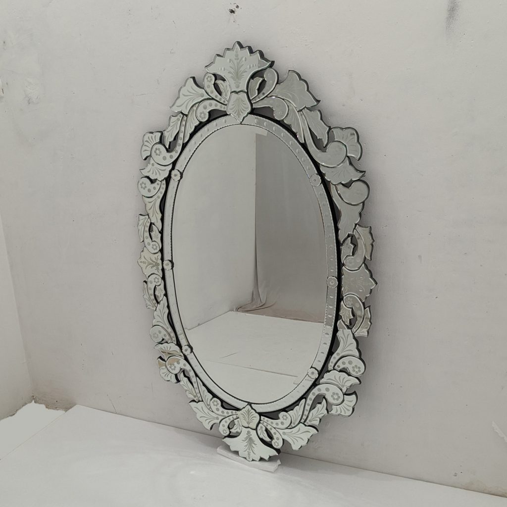 MG 001030 Venetian Mirror Oval Uk 152 cm x 92 cm – Handcrafted venetian oval mirror hand-etched glass with decorative frame handcrafted in Indonesia