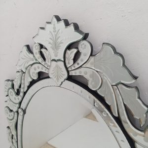 MG 001030 Venetian Mirror Oval Uk 152 cm x 92 cm – Luxury venetian oval mirror hand-etched glass with decorative frame handcrafted in Indonesia