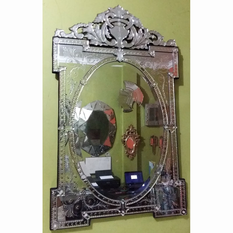 Decorating Your Home With Venetian Mirror Drawed
