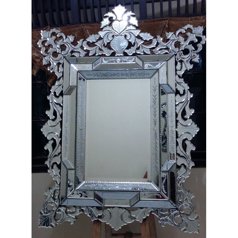 Knowing More About Venetian Style Mirror