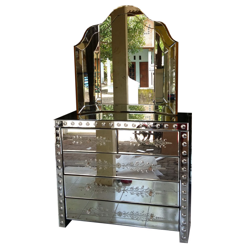 Selecting The Best Venetian Mirror Table For Home