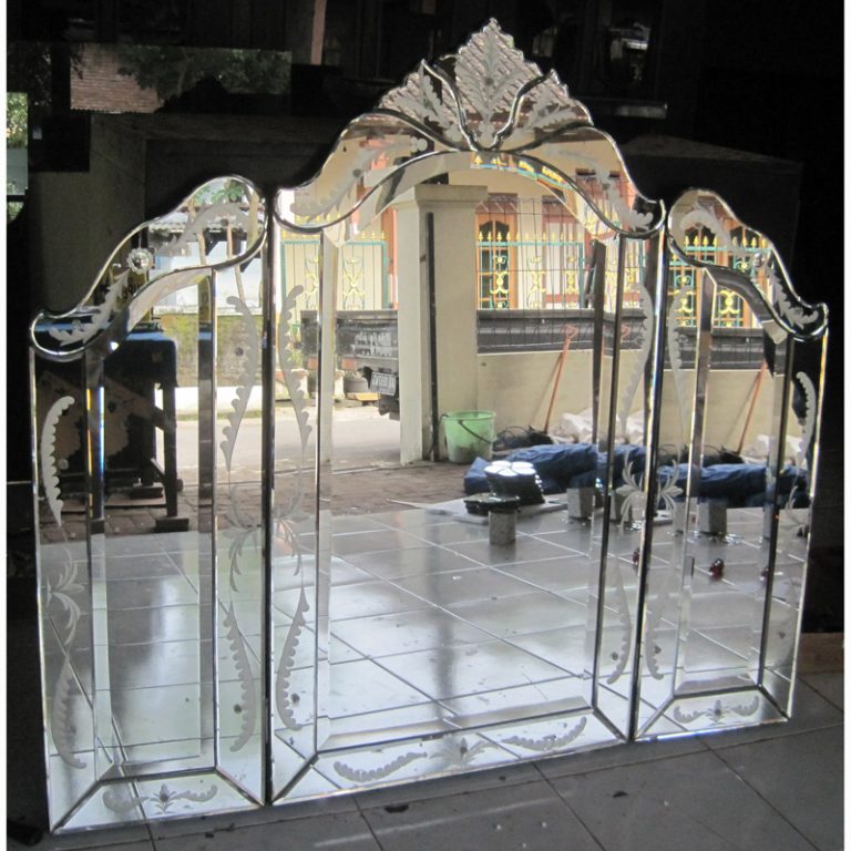 Tri Fold Mirror Wanda MG 017018 » Mirrors Glass Gallery