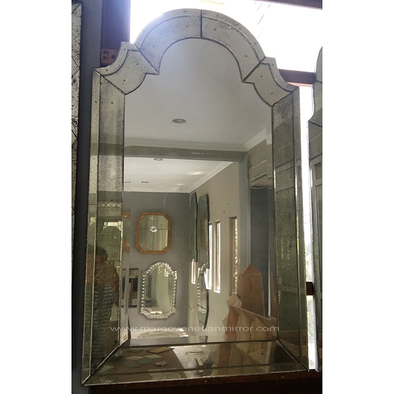 Feel Different By Installing Antique Venetian Etched Mirror
