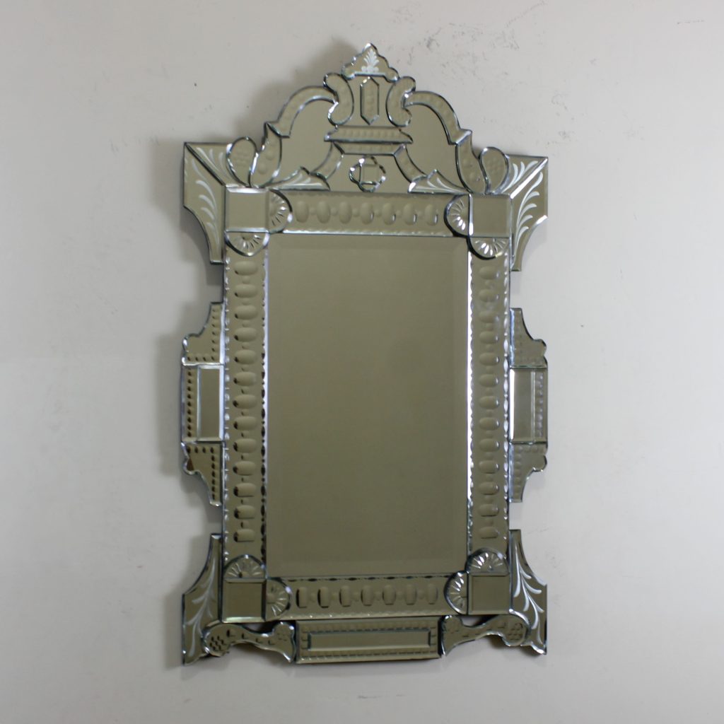 MG 001218 Venetian Mirror 100x60cm – Luxury venetian mirror hand-etched glass with ornate frame handcrafted in Indonesia