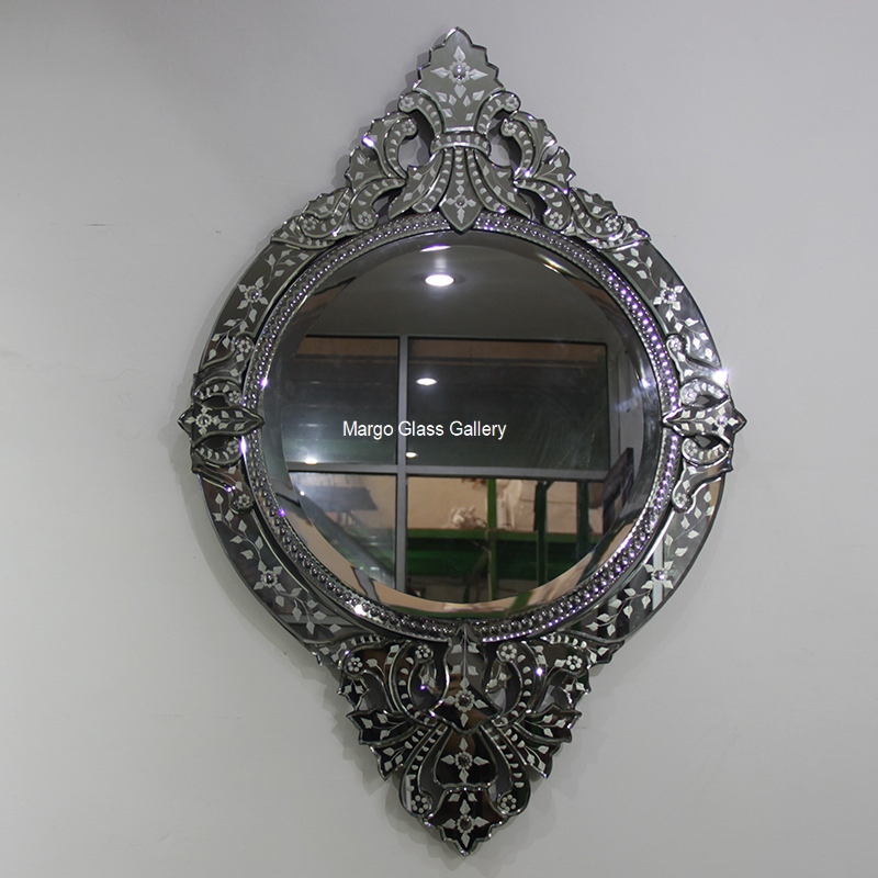 Round venetian mirror