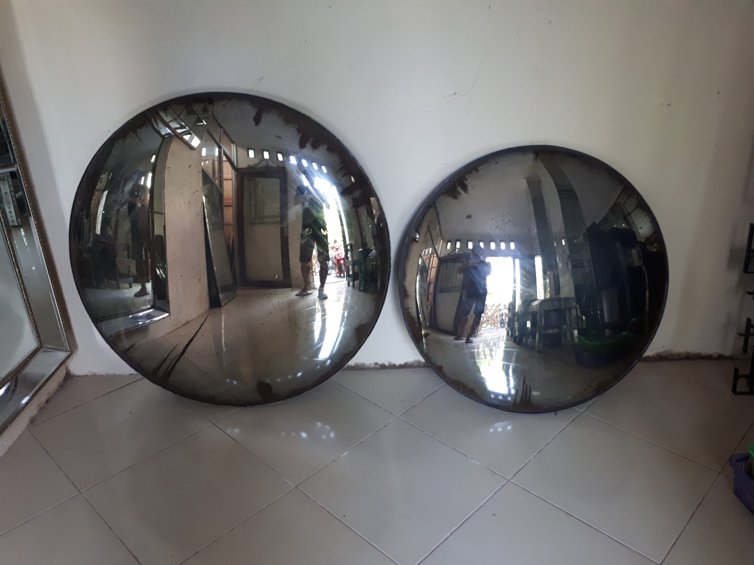 5 Tips for Placing a Round Convex Mirror in a House to Look Good