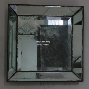 Antique Mirror Square MG 014202