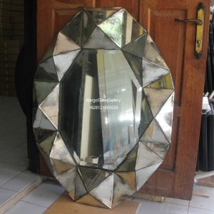 MG 014045 3D oval antique mirror