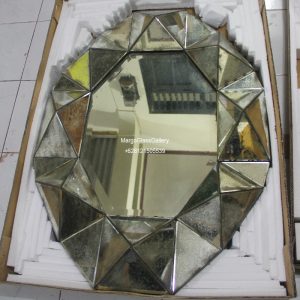MG 014045 3D oval antique mirror
