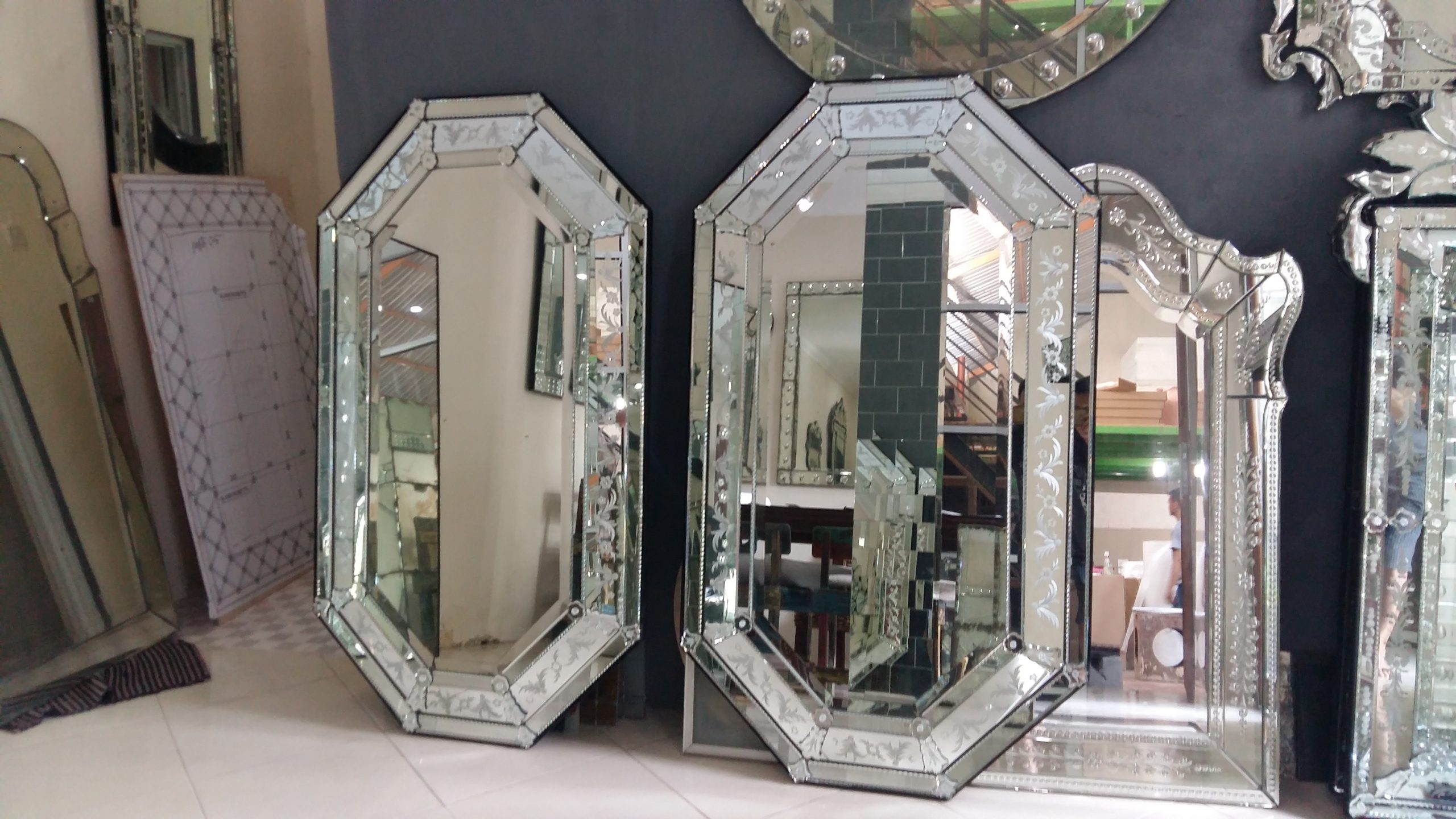 Beveled mirror manufacture
