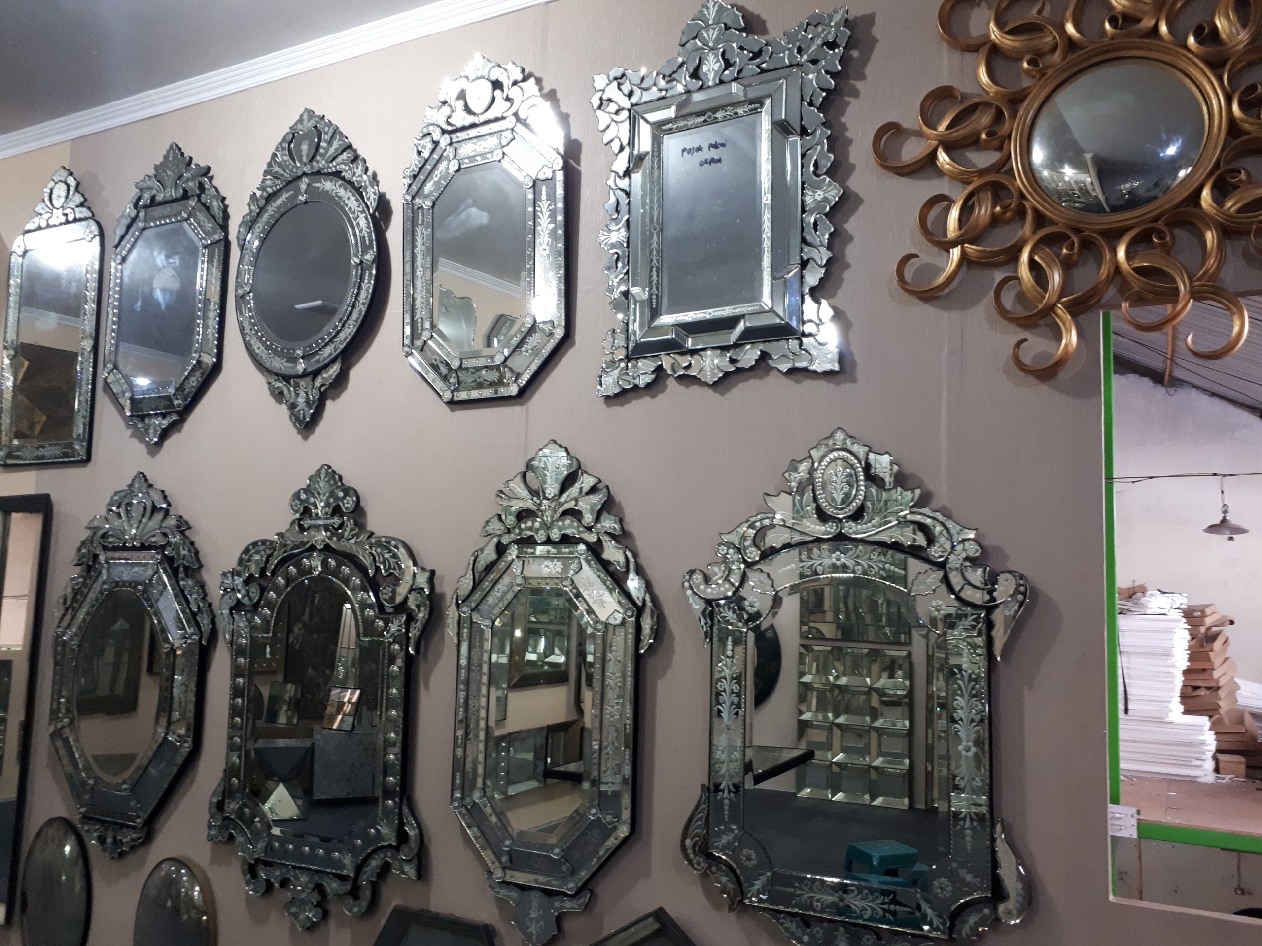 Histoty of Supplier Venetian Mirror in Indonesia.