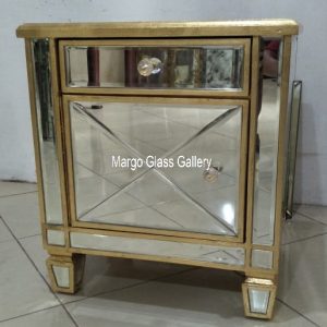 MG 006205 Nakas 50x40x60 cm