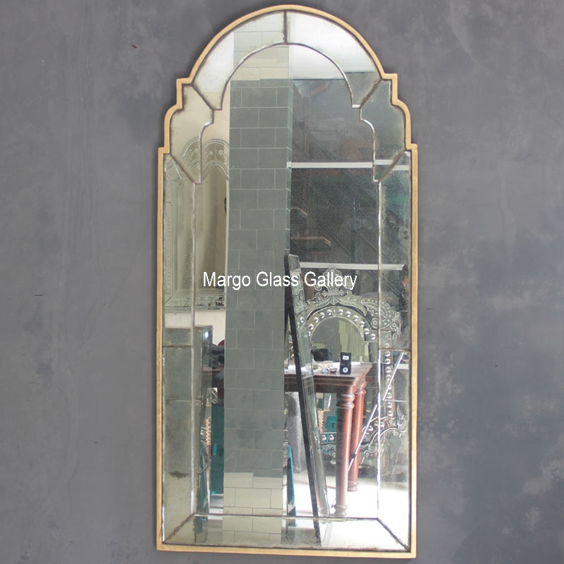 The Beauty of Various Antique Wall Mirror Frames