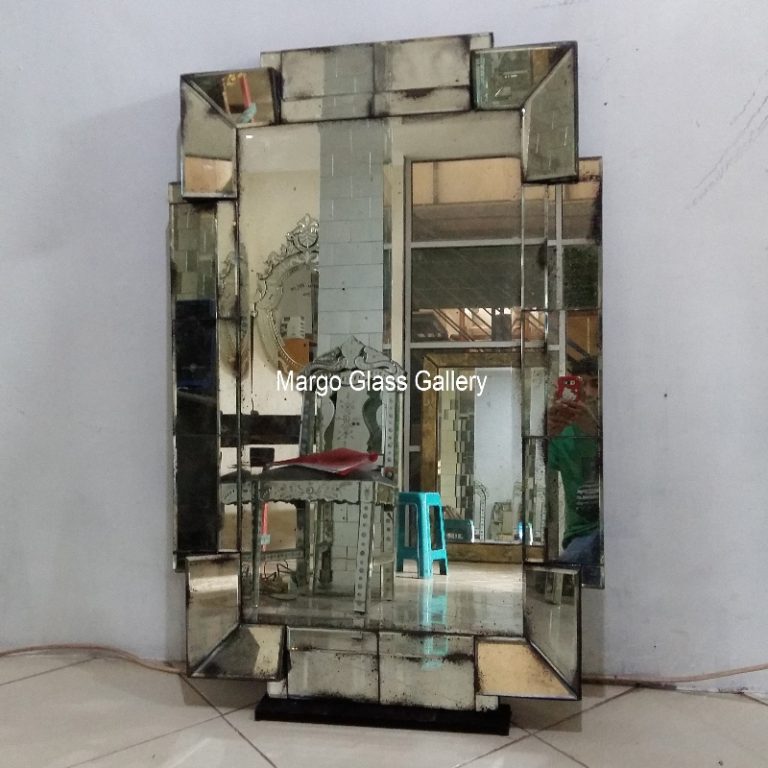 Are Antique Style Mirrors Really Good Luck Mirrors? » Mirrors Glass Gallery