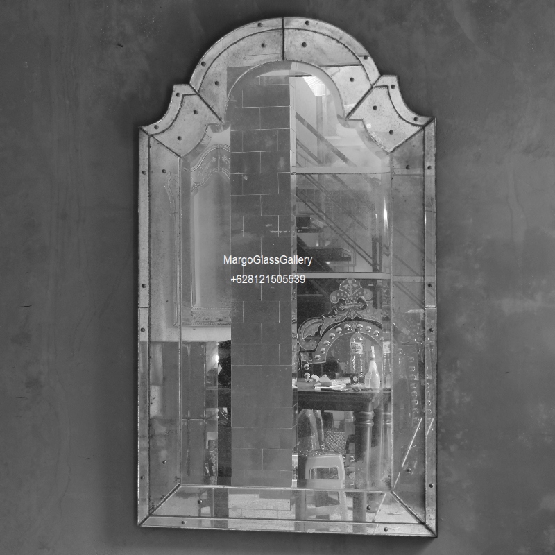 Antique Style Mirror Make Your Home Classy