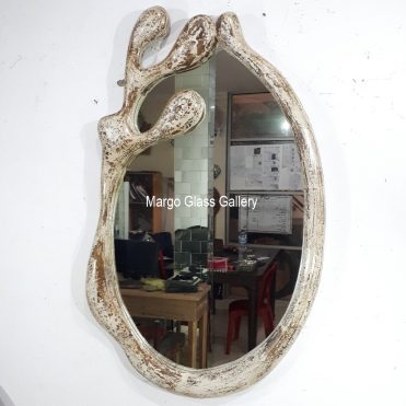 MG 030039 White Rustic Frame Mirror