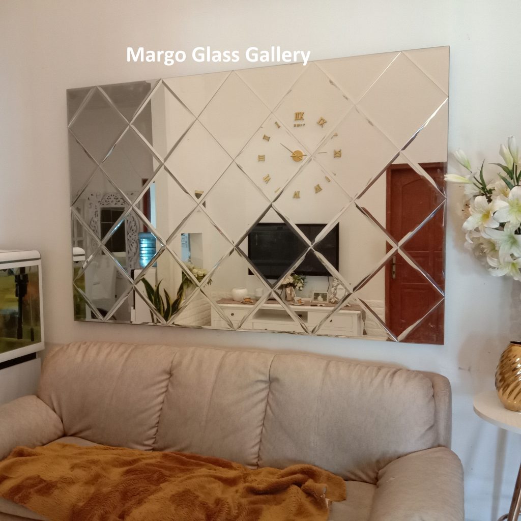 MG 065012 Wall Mirror beveled wajik
