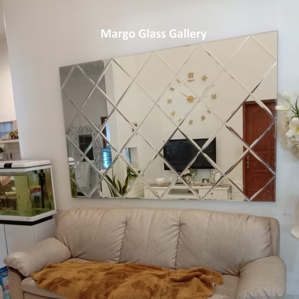 MG 065012 Wall Mirror beveled Wajik