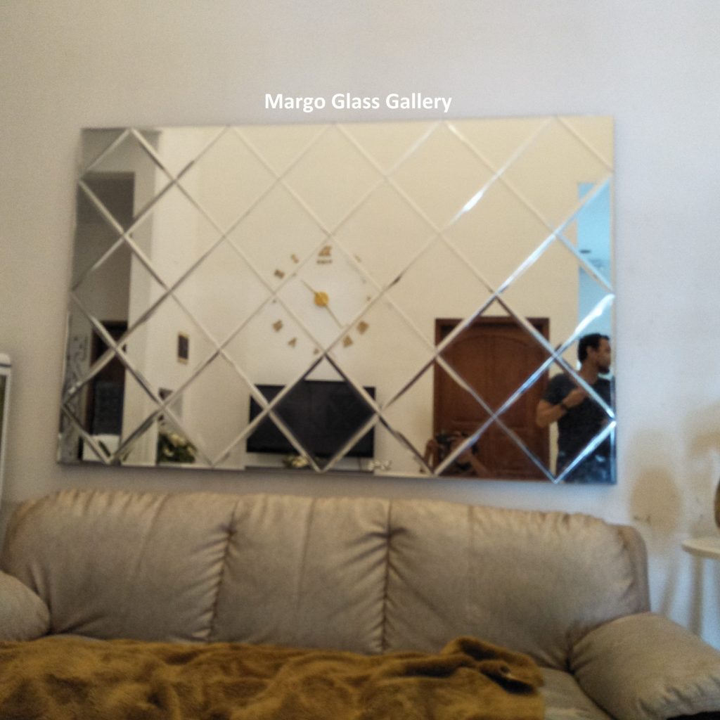 MG 065012 Wall Mirror beveled wajik