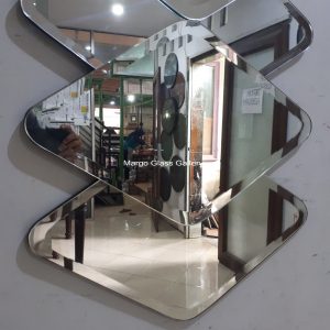 MG 004631 Venetian Mirror Deco Beveled 120cm x 60 cm – Luxury venetian mirror hand-etched glass with ornate frame handcrafted in Indonesia