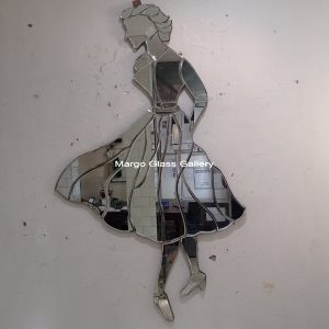 MG 004677 Venetian style Retro Figural Lady Mirror Uk 180 cm x 110 cm – Classic venetian mirror hand-etched glass with ornate frame handcrafted in Indonesia