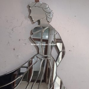 MG 004677 Venetian style Retro Figural Lady Mirror Uk 180 cm x 110 cm – Elegant venetian mirror hand-etched glass with ornate frame handcrafted in Indonesia