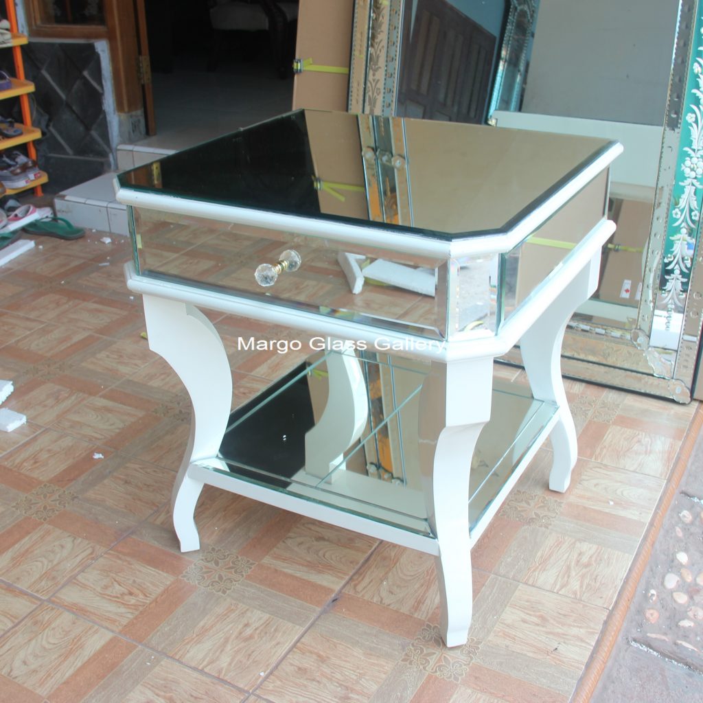 MG 006254 Nakas white 60x50x60H – Classic handcrafted mirror premium quality glass with ornate frame handcrafted in Indonesia
