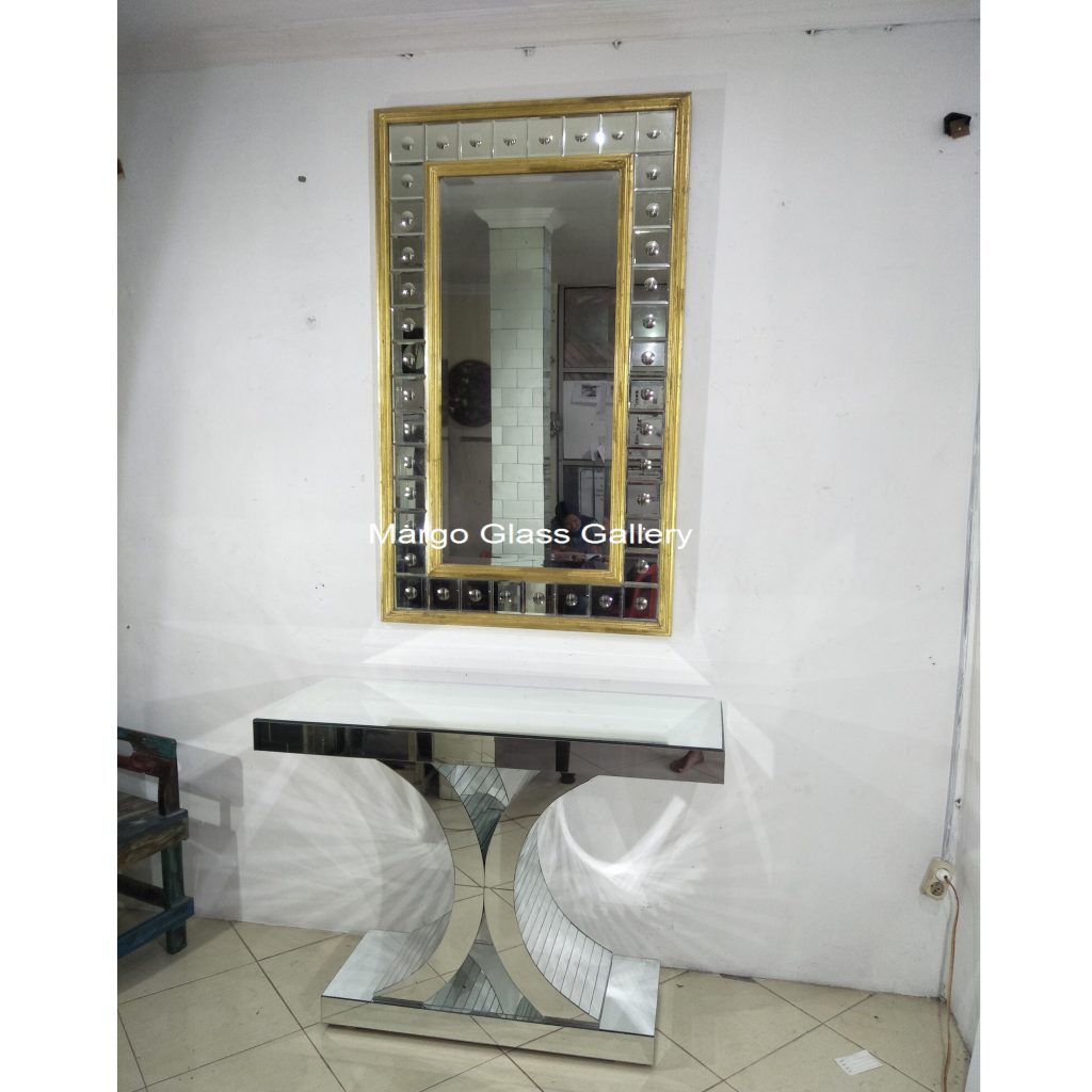 MG 006258 Console (8)0 – Handcrafted handcrafted mirror premium quality glass with ornate frame handcrafted in Indonesia
