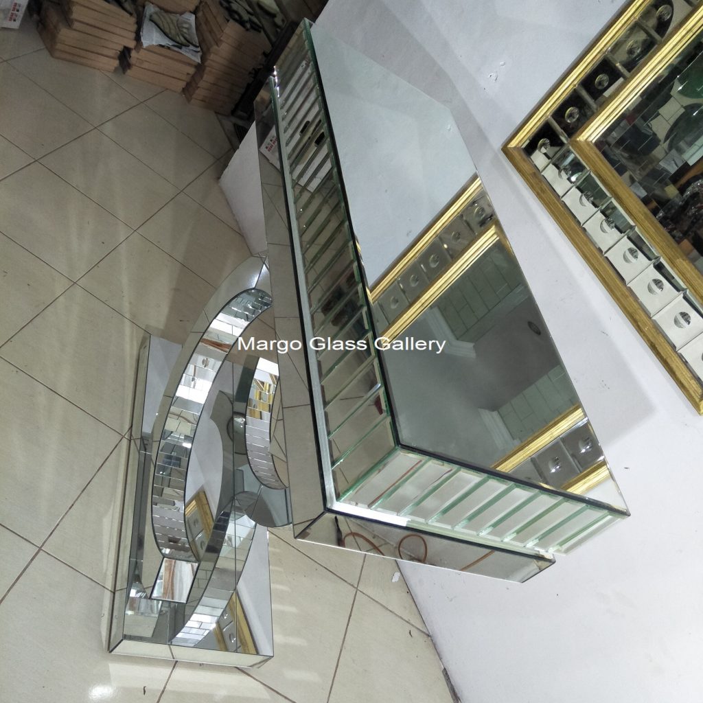MG 006259 Sonsole 120x50x80 – Elegant handcrafted mirror premium quality glass with ornate frame handcrafted in Indonesia