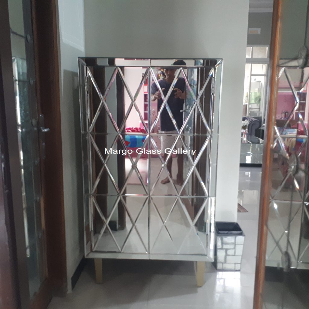MG 006264 Cabinet large mirror Wdh 100x50x150cm – Elegant decorative mirror mirror premium quality glass with ornate frame handcrafted in Indonesia