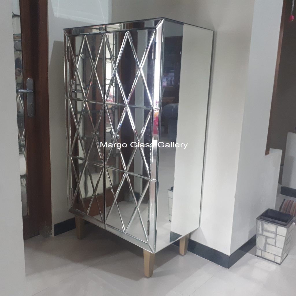MG 006264 Cabinet large mirror Wdh 100x50x150cm – Handcrafted decorative mirror mirror premium quality glass with ornate frame handcrafted in Indonesia