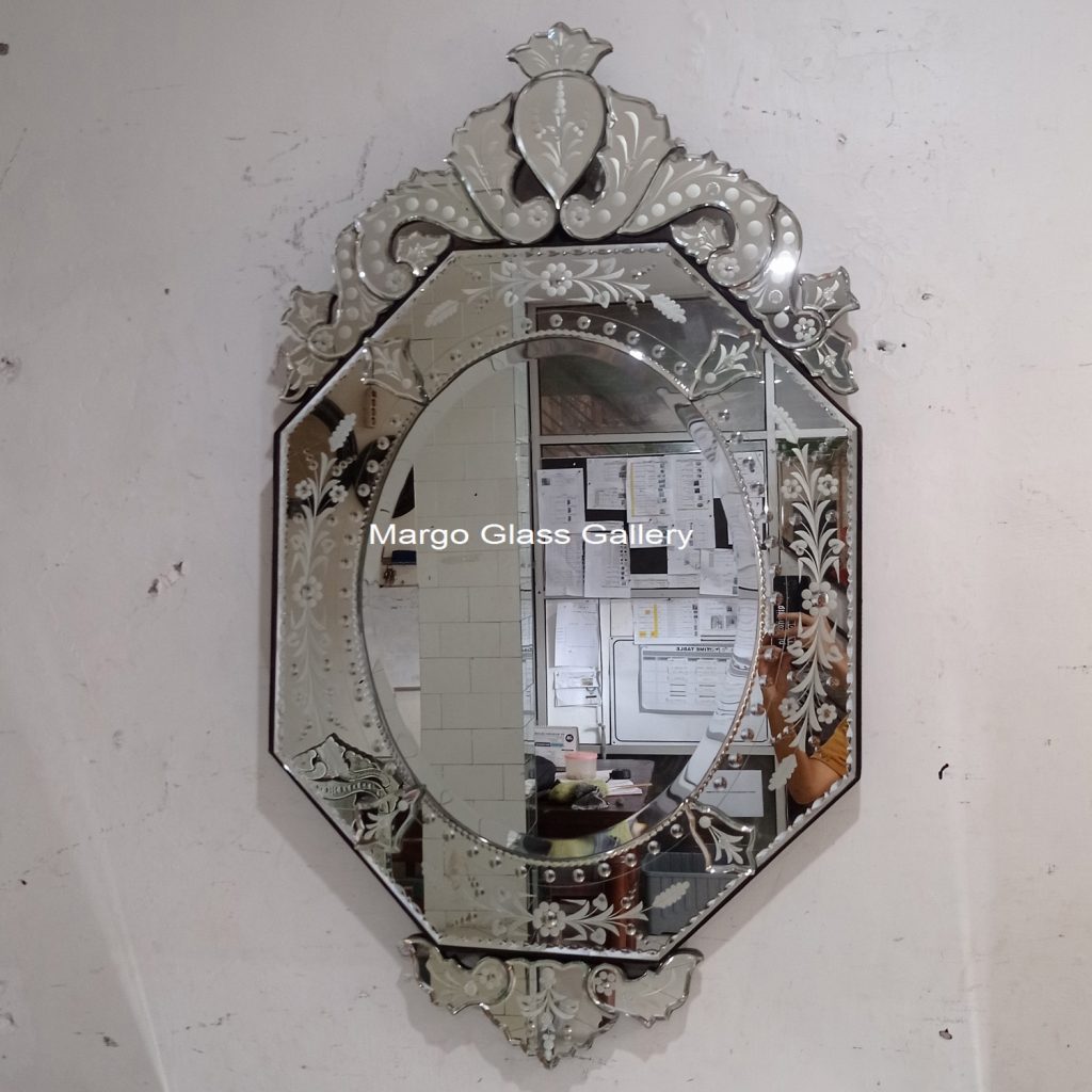MG 006292 Venetian Mirror 115 cm x 65 cm Dan 70 cm x 40 cm x 90 cm – Premium venetian mirror hand-etched glass with ornate frame handcrafted in Indonesia