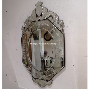 MG 006292 Venetian Mirror 115 cm x 65 cm Dan 70 cm x 40 cm x 90 cm – Classic venetian mirror hand-etched glass with ornate frame handcrafted in Indonesia