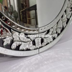 MG 080086 Venetian Mirror Round 100 x 100 cm – Classic venetian oval mirror hand-etched glass with decorative frame handcrafted in Indonesia