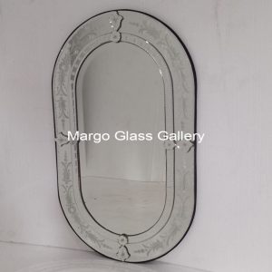 MG 080093 Venetian oval kapsul Uk 92 cm x 55 cm – Luxury venetian oval mirror hand-etched glass with decorative frame handcrafted in Indonesia