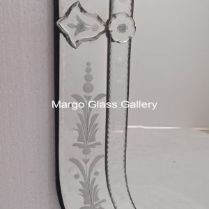 MG 080093 Venetian oval kapsul Uk 92 cm x 55 cm – Elegant venetian oval mirror hand-etched glass with decorative frame handcrafted in Indonesia