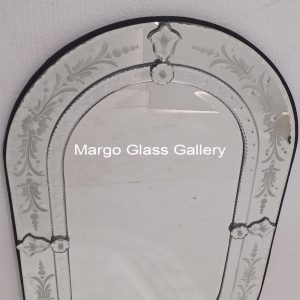 MG 080093 Venetian oval kapsul Uk 92 cm x 55 cm – Artisan venetian oval mirror hand-etched glass with decorative frame handcrafted in Indonesia