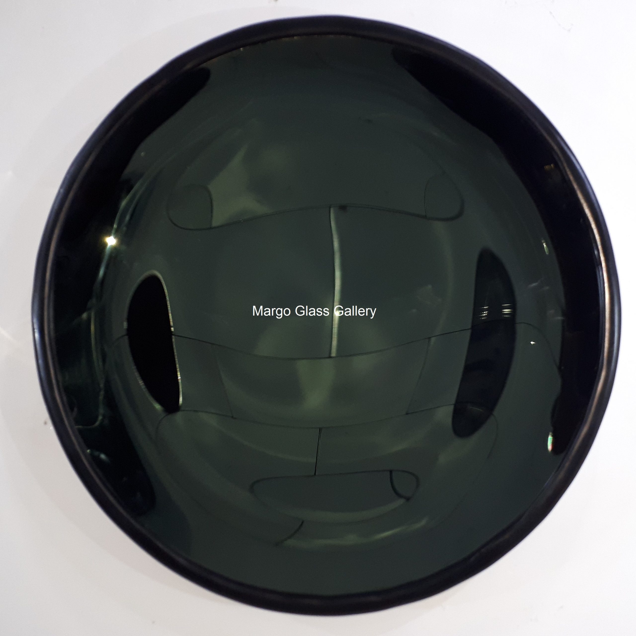 Concave Mirrors: The Mirrors that You Can Apply for Concave Wall Décor