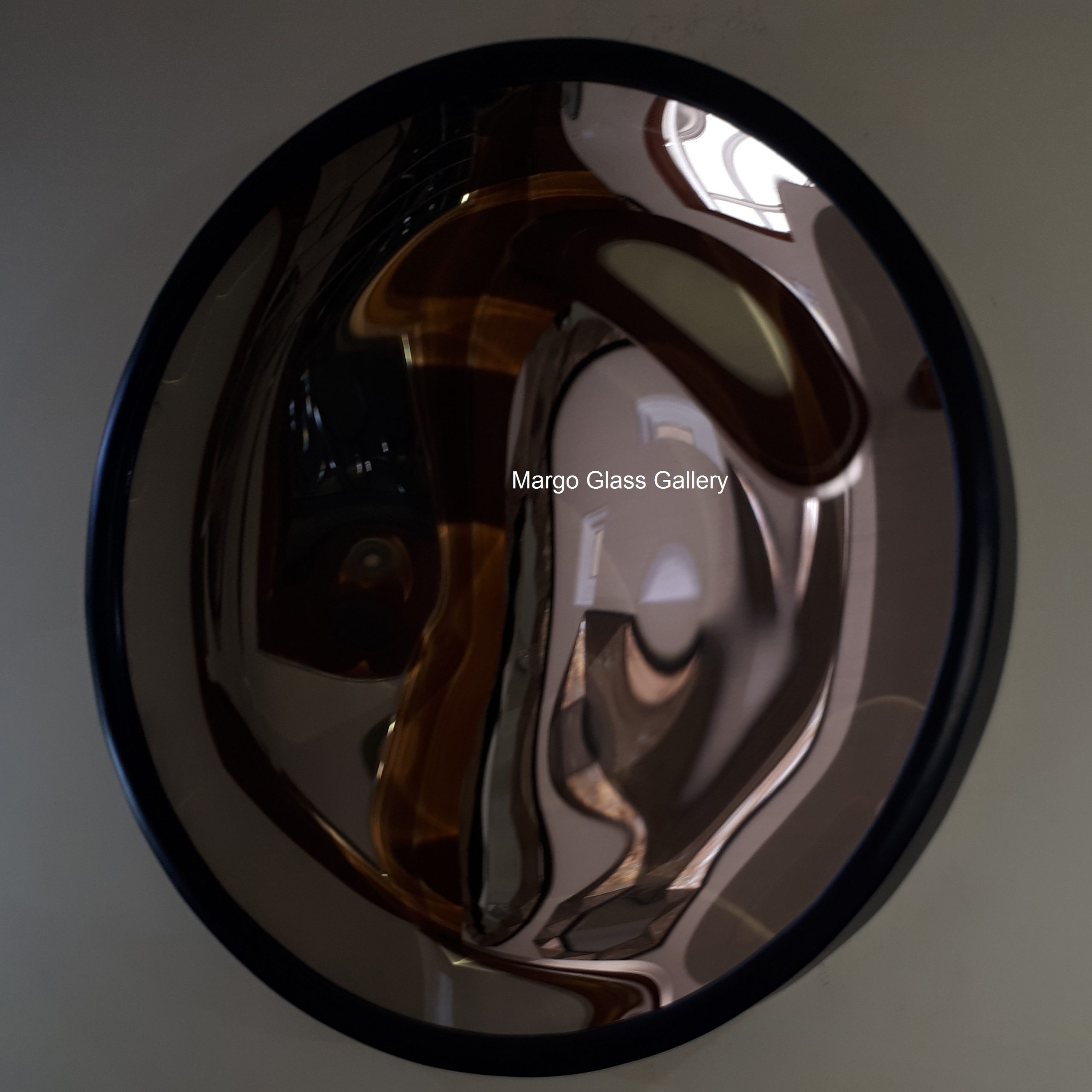 Concave Mirrors: The Mirrors that You Can Apply for Concave Wall Décor