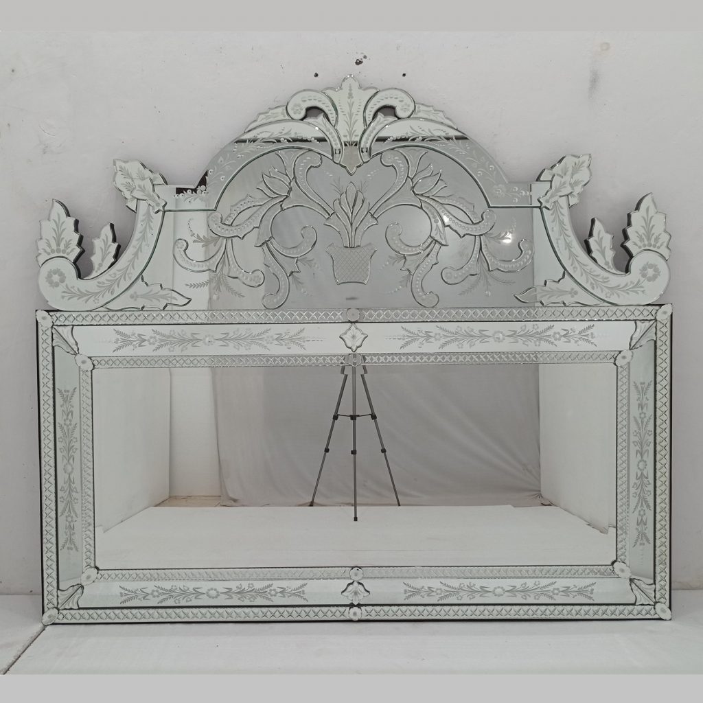 Venetain mirror horizontal