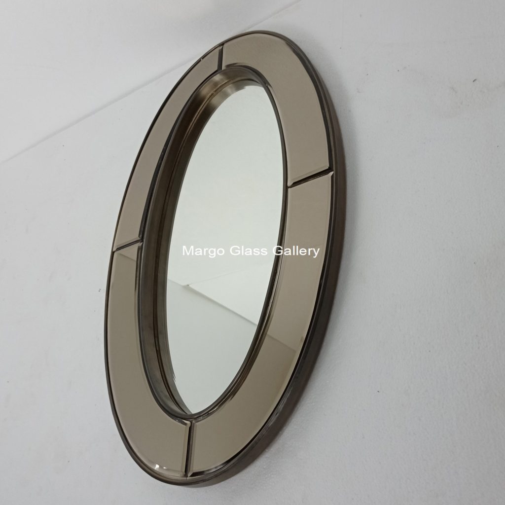 MG 004699 oval brown BRASS ANTIQUE uk 81 x 47 cm – Handcrafted antique mirror antique glass with gold frame handcrafted in Indonesia
