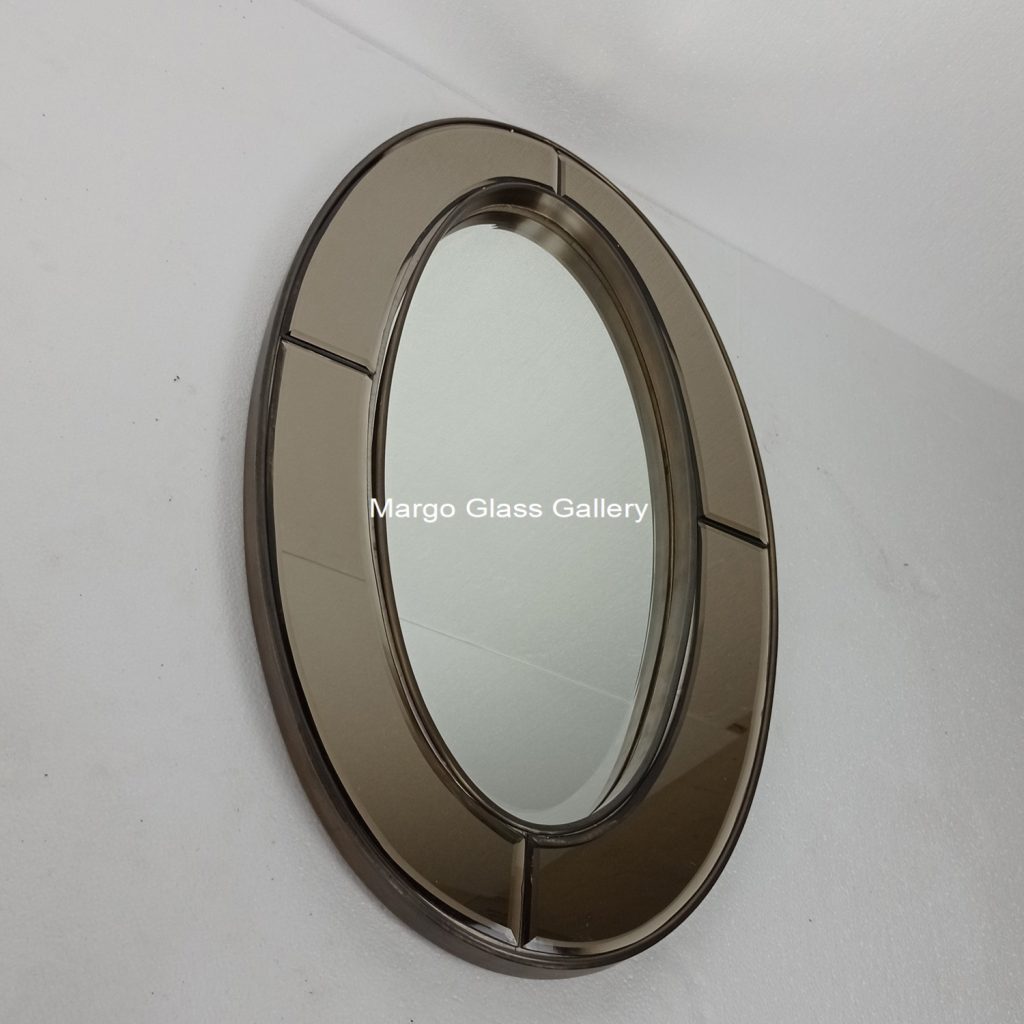 MG 004699 oval brown BRASS ANTIQUE uk 81 x 47 cm – Luxury antique mirror antique glass with gold frame handcrafted in Indonesia