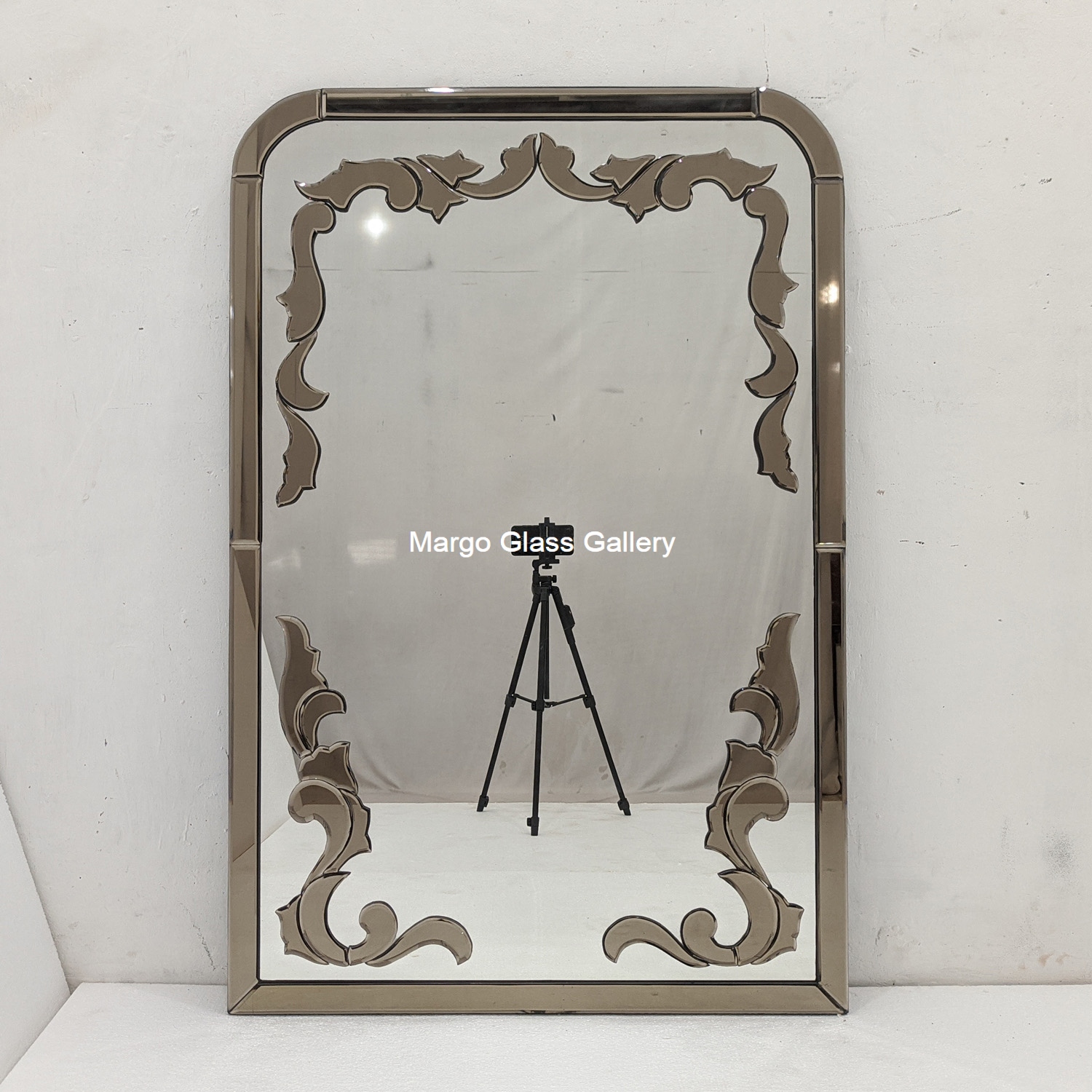 Elegant Modern Mirror Design for Your Minimalist Room