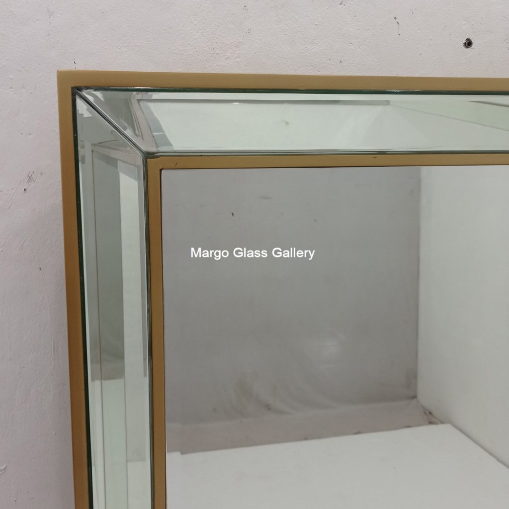 MG 004745 Modern Mirror Baki Uk 110 cm x 150 cm – Handcrafted decorative mirror mirror premium quality glass with ornate frame handcrafted in Indonesia
