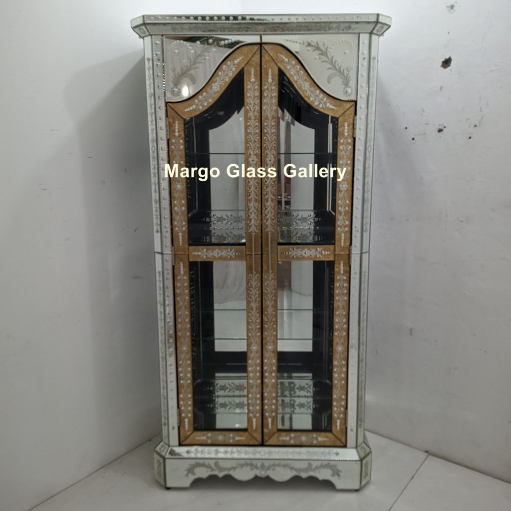MG 006318 Lemari Uk 101 x 51 x 202 cm – Premium handcrafted mirror premium quality glass with ornate frame handcrafted in Indonesia