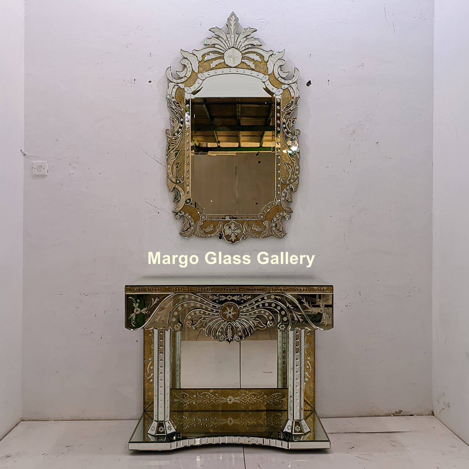 MG 006335 Venetian Mirror GoldUk 130 x 77 cm Gold Table Mirror Uk 100 cm x 50 cm x 80 cm (12)